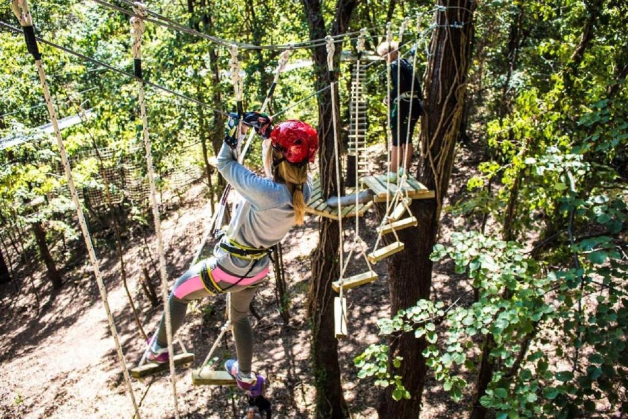 ホテル Etno Naselje Vrdnicka Kula ヴルドニーク エクステリア 写真